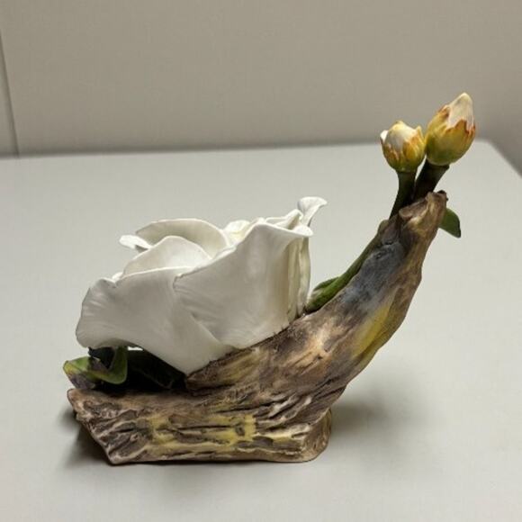 Vintage Lefton Royal Dover Bone China White Camellia Flower with Bee Figurine - Picture 5 of 8